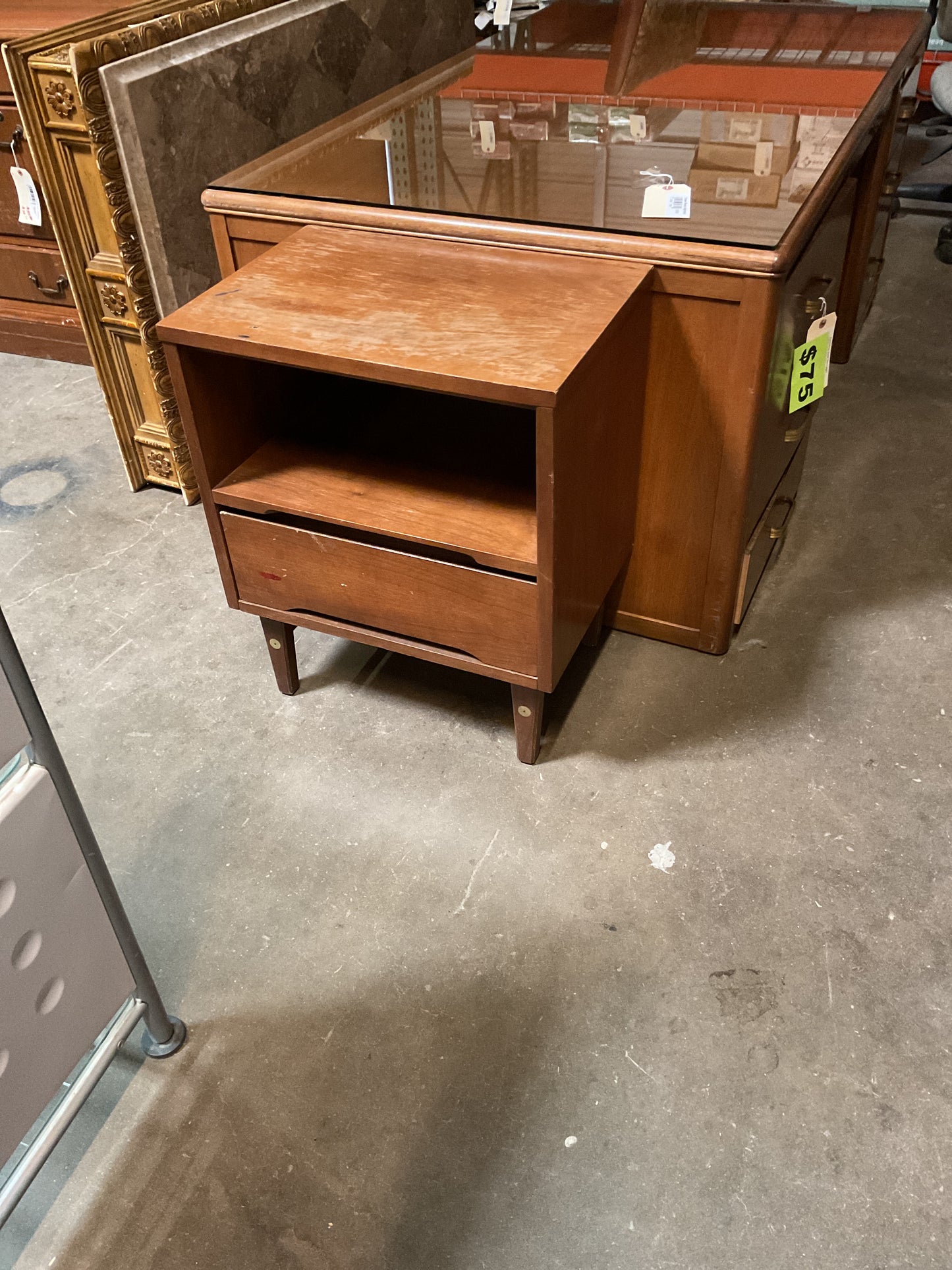 1 Drawer Wooden Nightstand