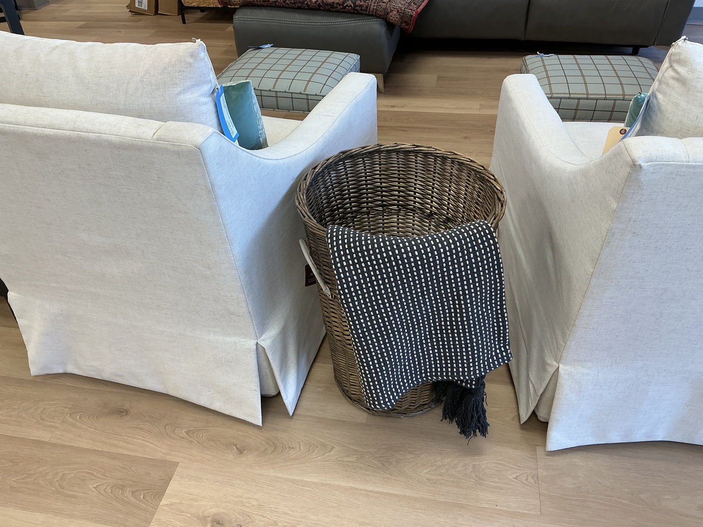 Large Wicker Basket w/Leather Handles