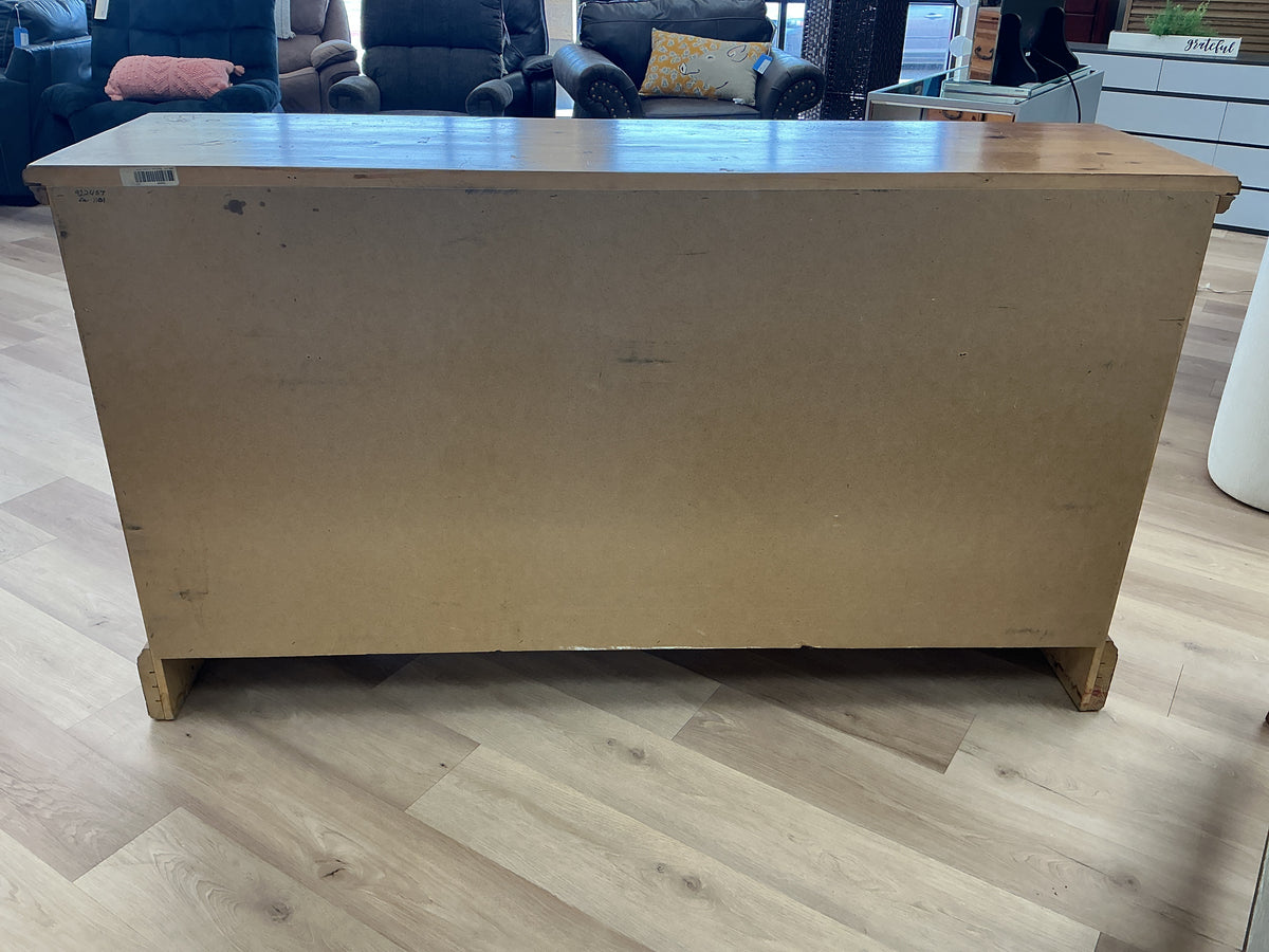 Rustic Pine Wooden 8-Drawer Dresser