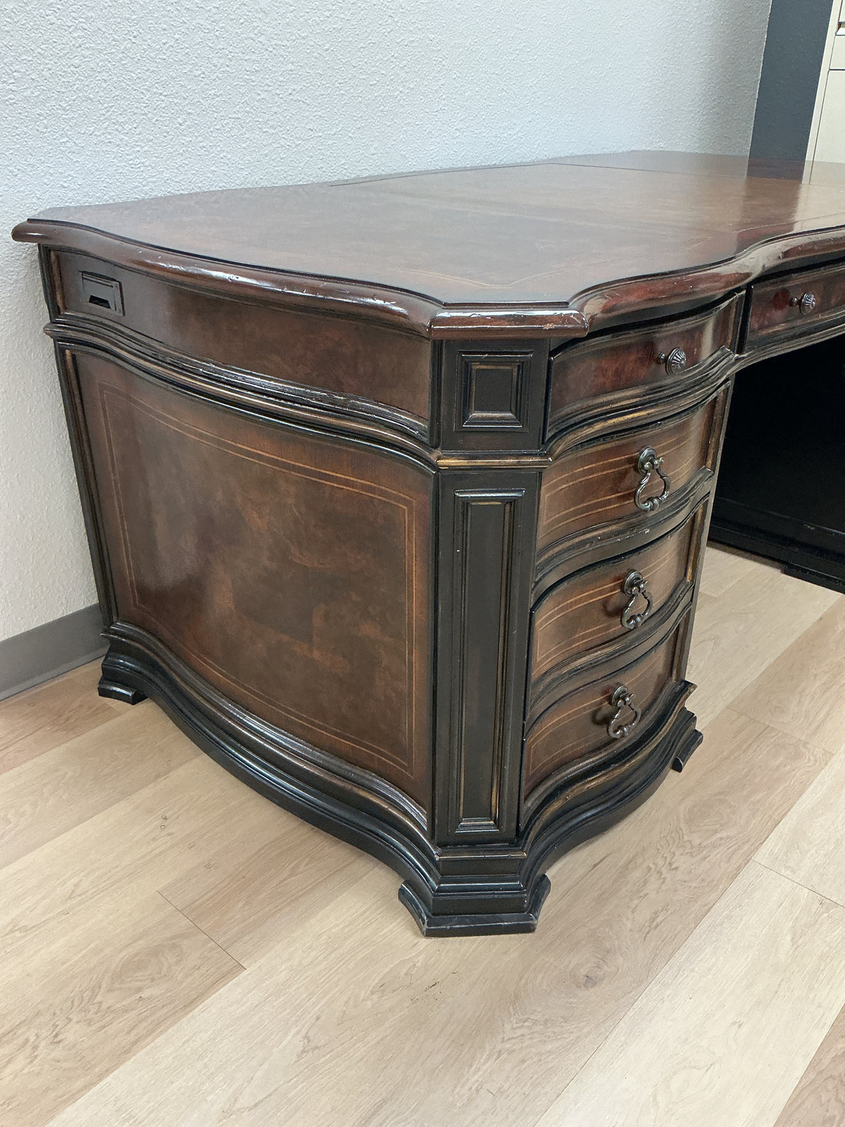 Hooker Traditional Executive Desk w/Leather Writing Top