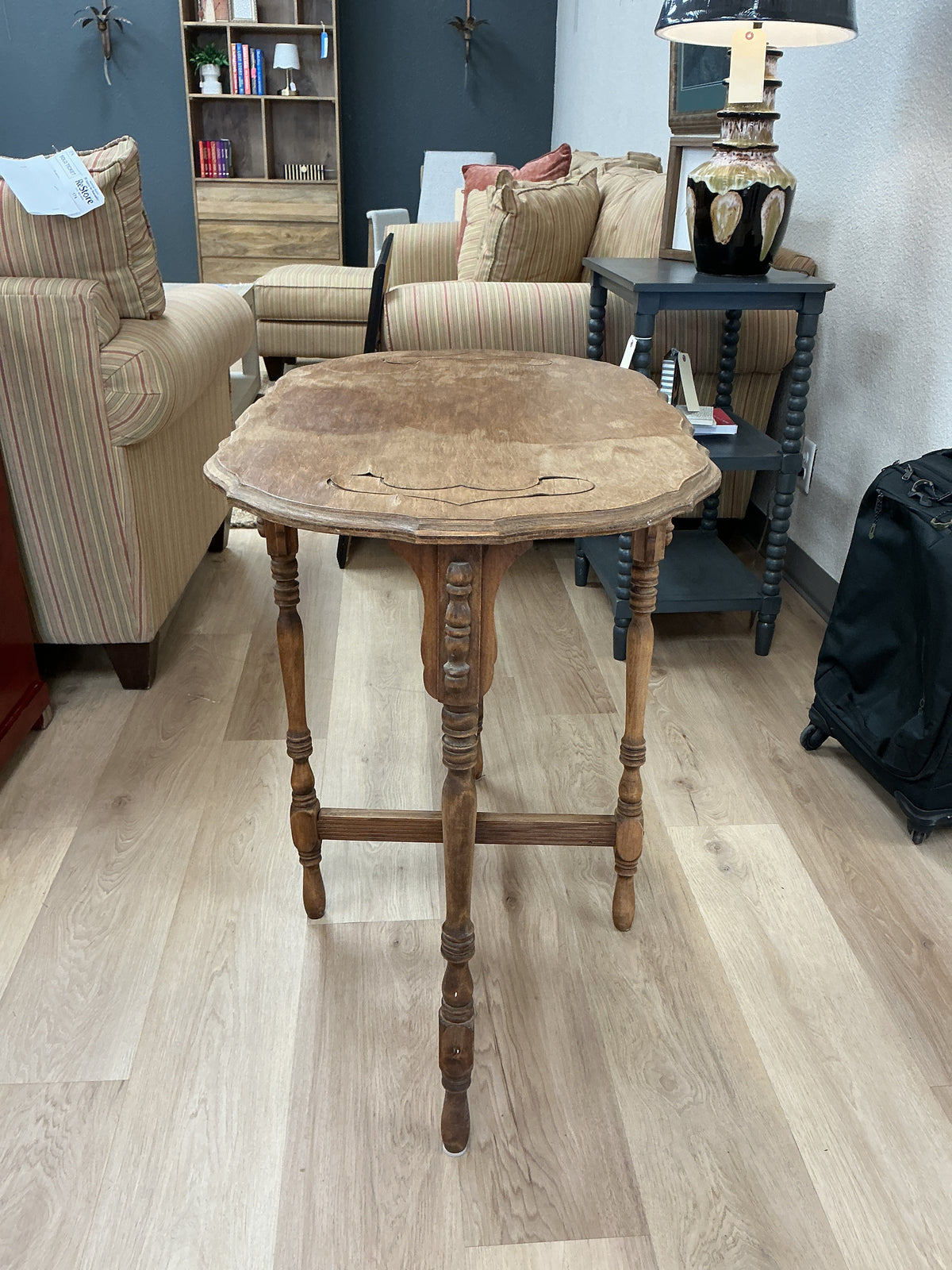 Scalloped Oval Side Table