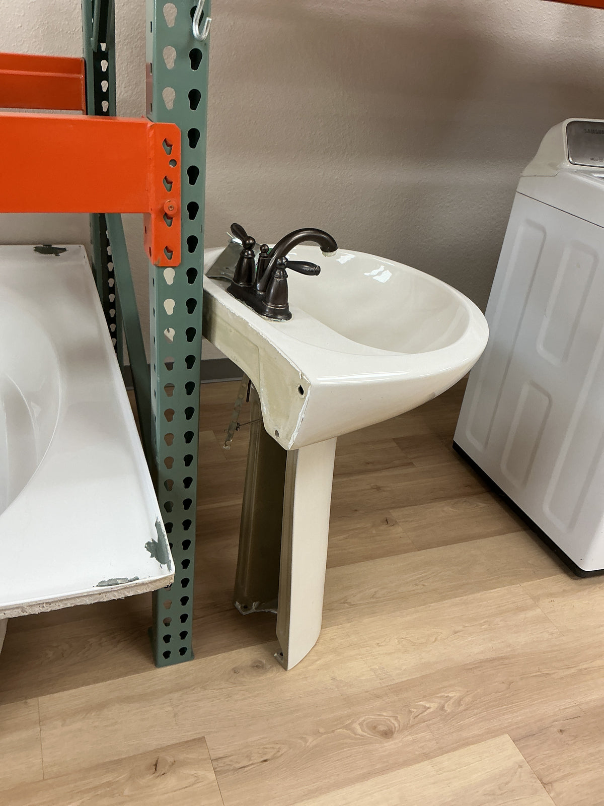 33’ White Pedestal Bathroom Sink