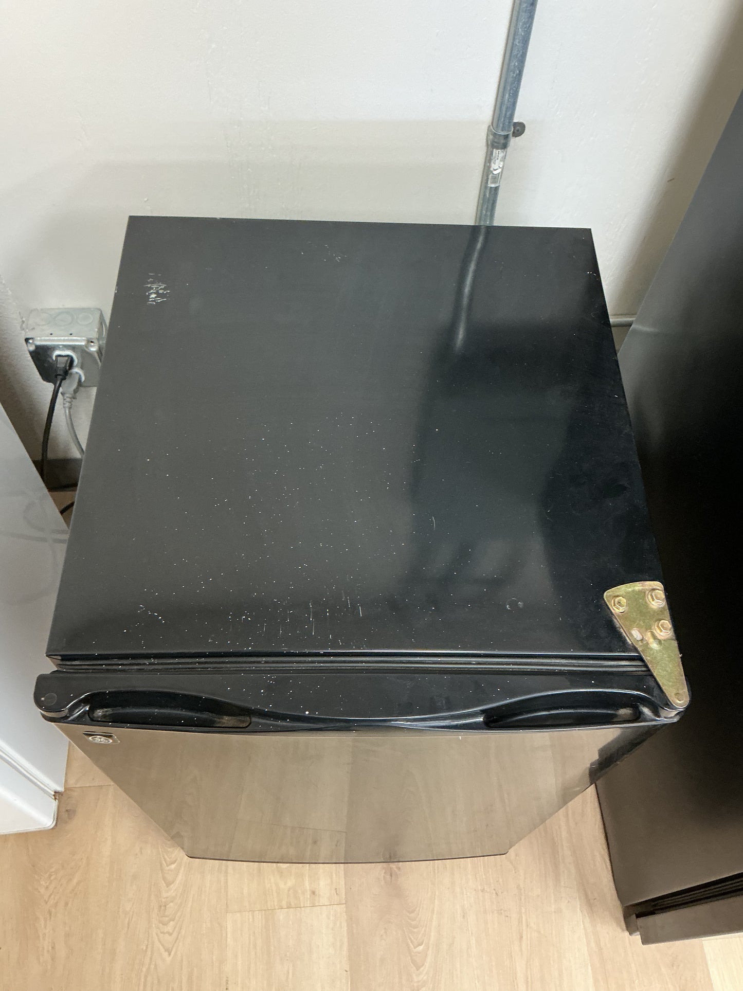 GE Compact 4.3 cu.ft Mini Refrigerator