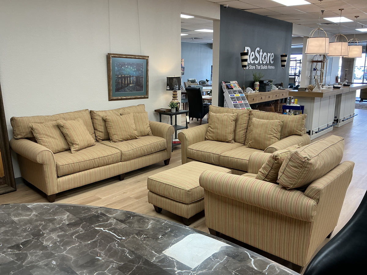 Classic 4 pc Living Room Set