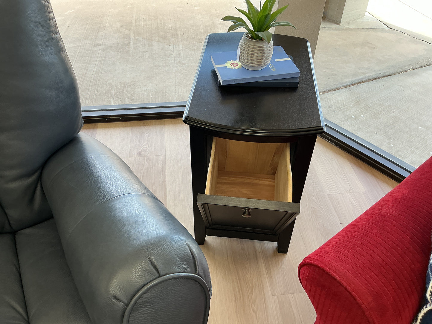 Black Wood End Table w/Pull Down Drawer