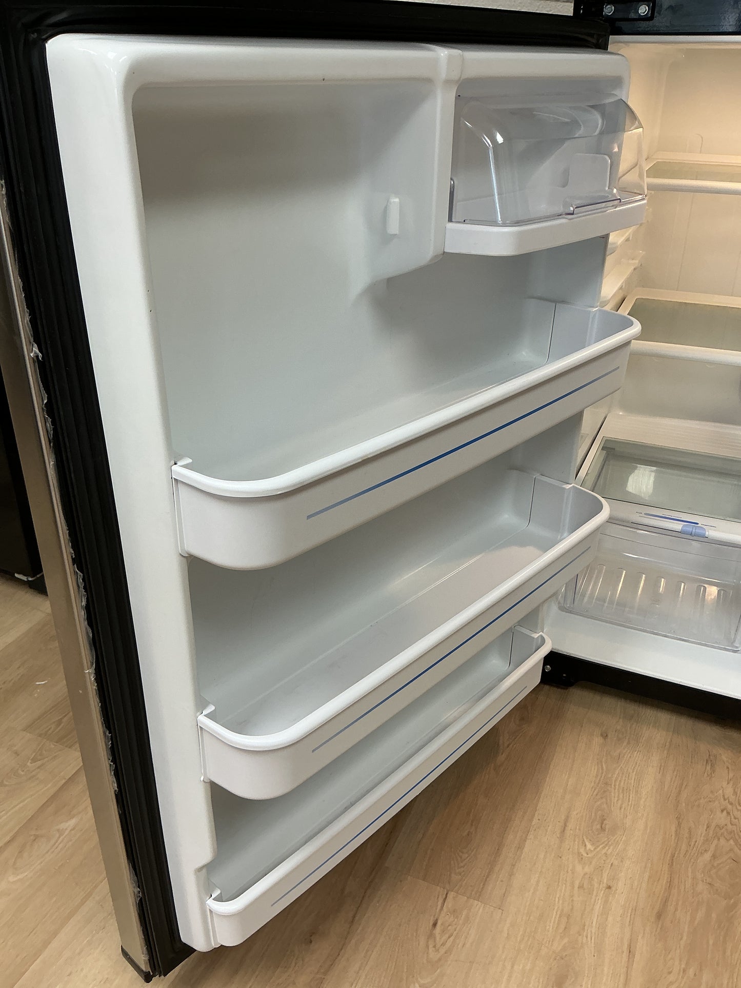 GE 21 cu.ft Stainless Steel Top-Freezer Refrigerator