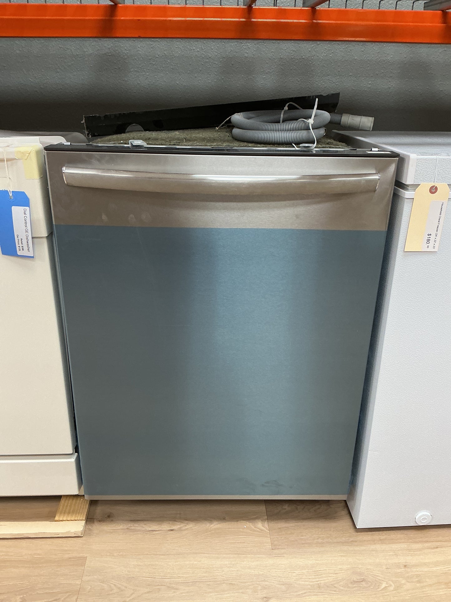 Frigidaire Gallery 24” Dishwasher w/CleanBoost