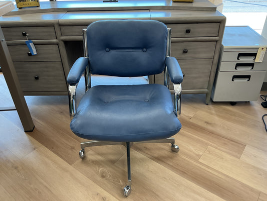 Late 20th Century Modern Swivel Chair