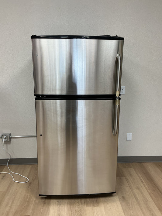 GE 21 cu.ft Stainless Steel Top-Freezer Refrigerator
