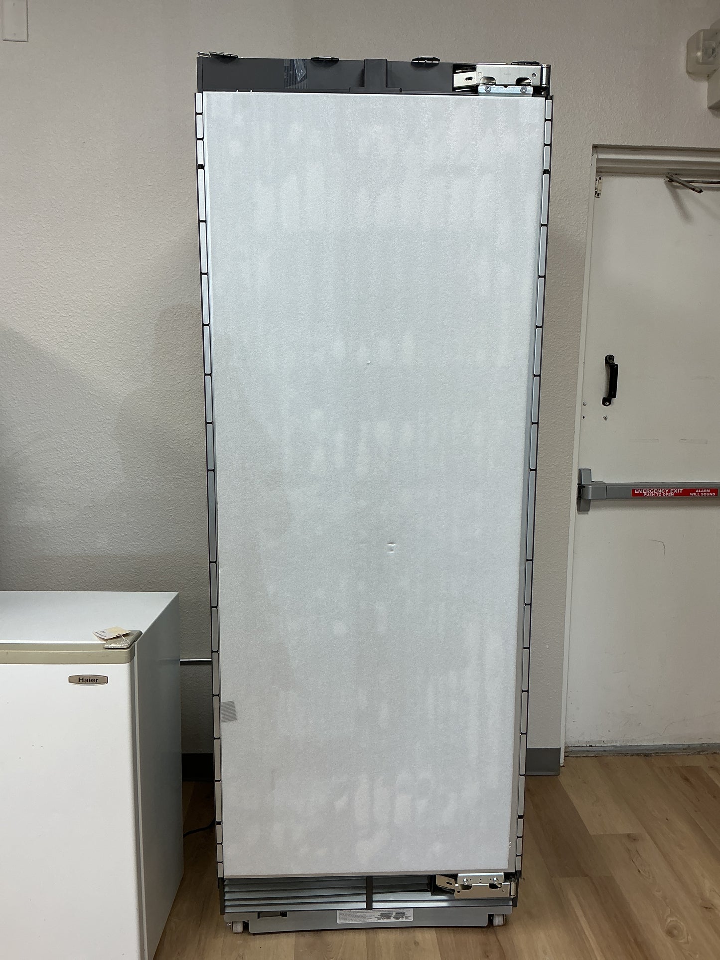 SKS 30” Integrated Column Refrigerator
