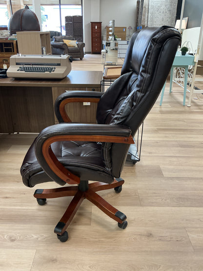Tufted Leather Executive Office Chair