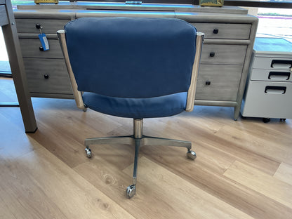 Late 20th Century Modern Swivel Chair