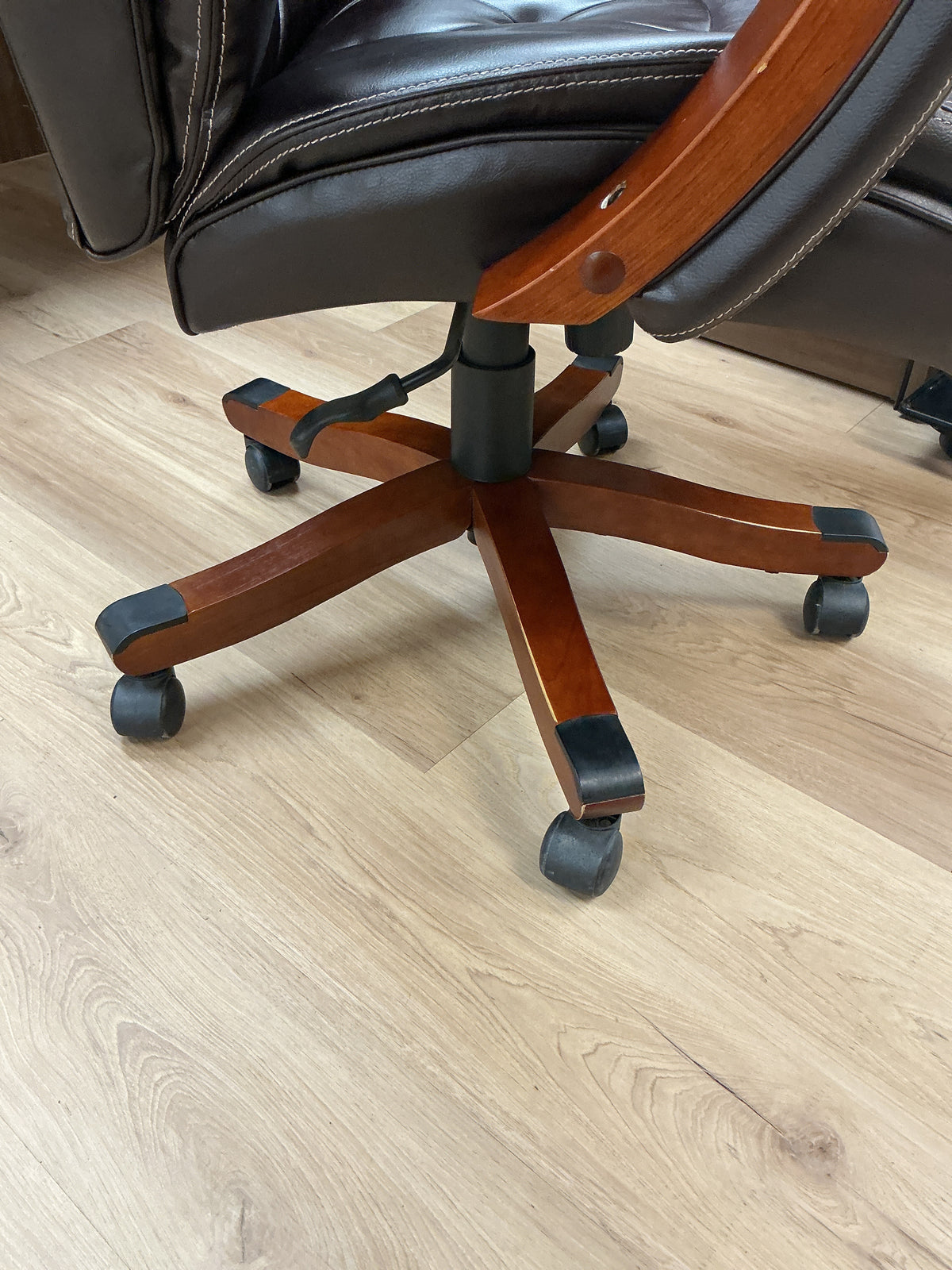 Tufted Leather Executive Office Chair