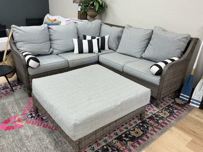 Metal Frame Rattan Outdoor Living Set w / Ottoman