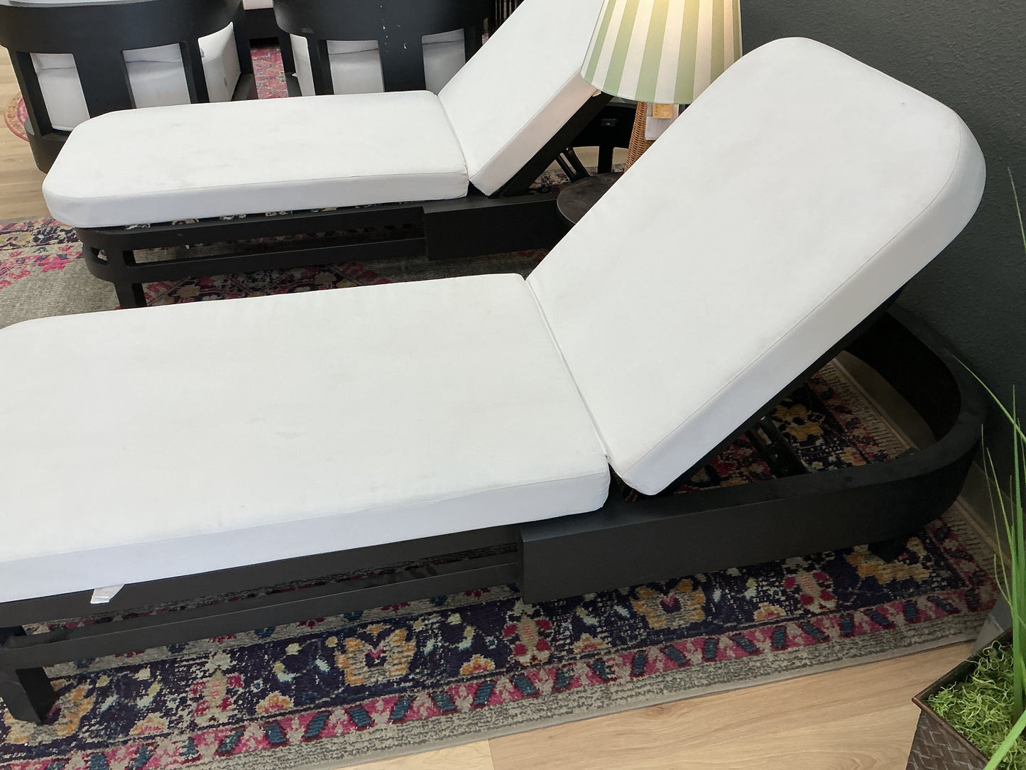 Everlee Metal Chaise Lounger w/Cushion