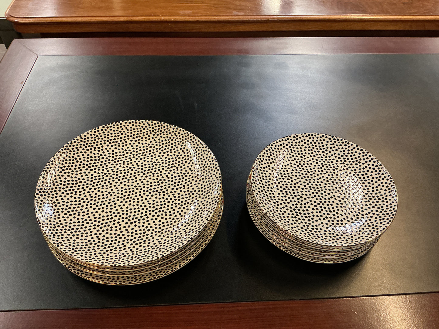 Black & White Stoneware Set (9 Pc)