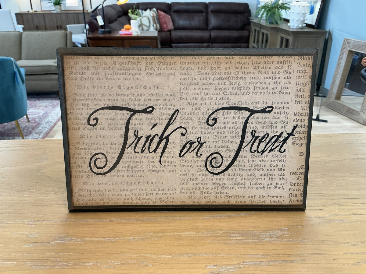 “Trick or Treat” Sign