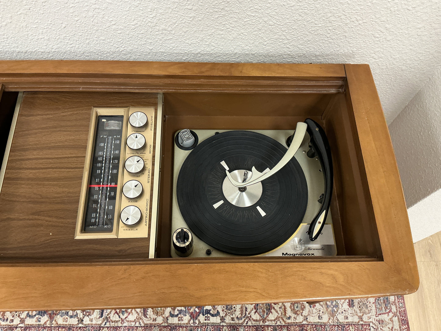 Vintage Magnavox Astro-Sonic Stereophonic High Fidelity Console
