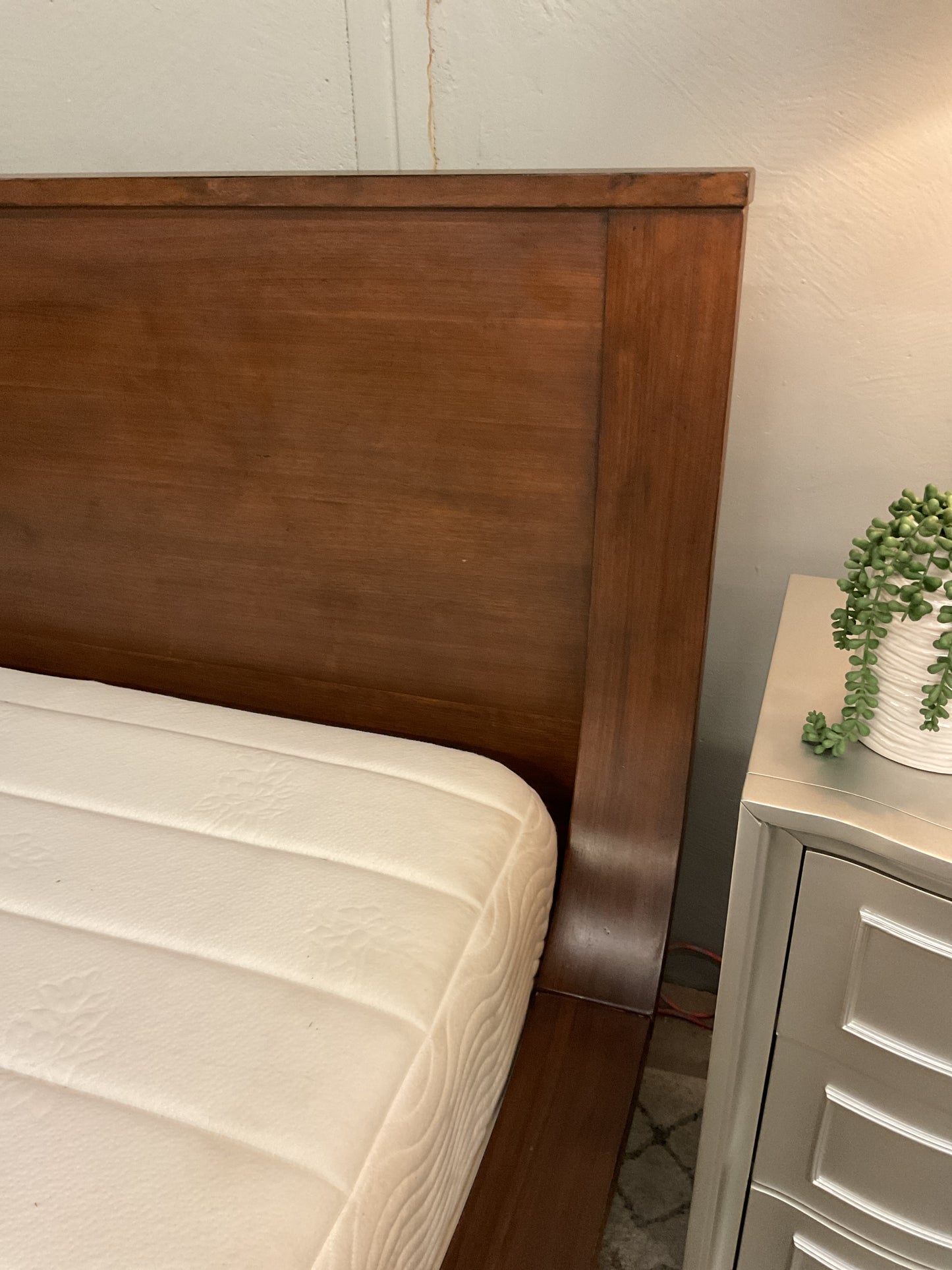 Queen Sleigh Bed
