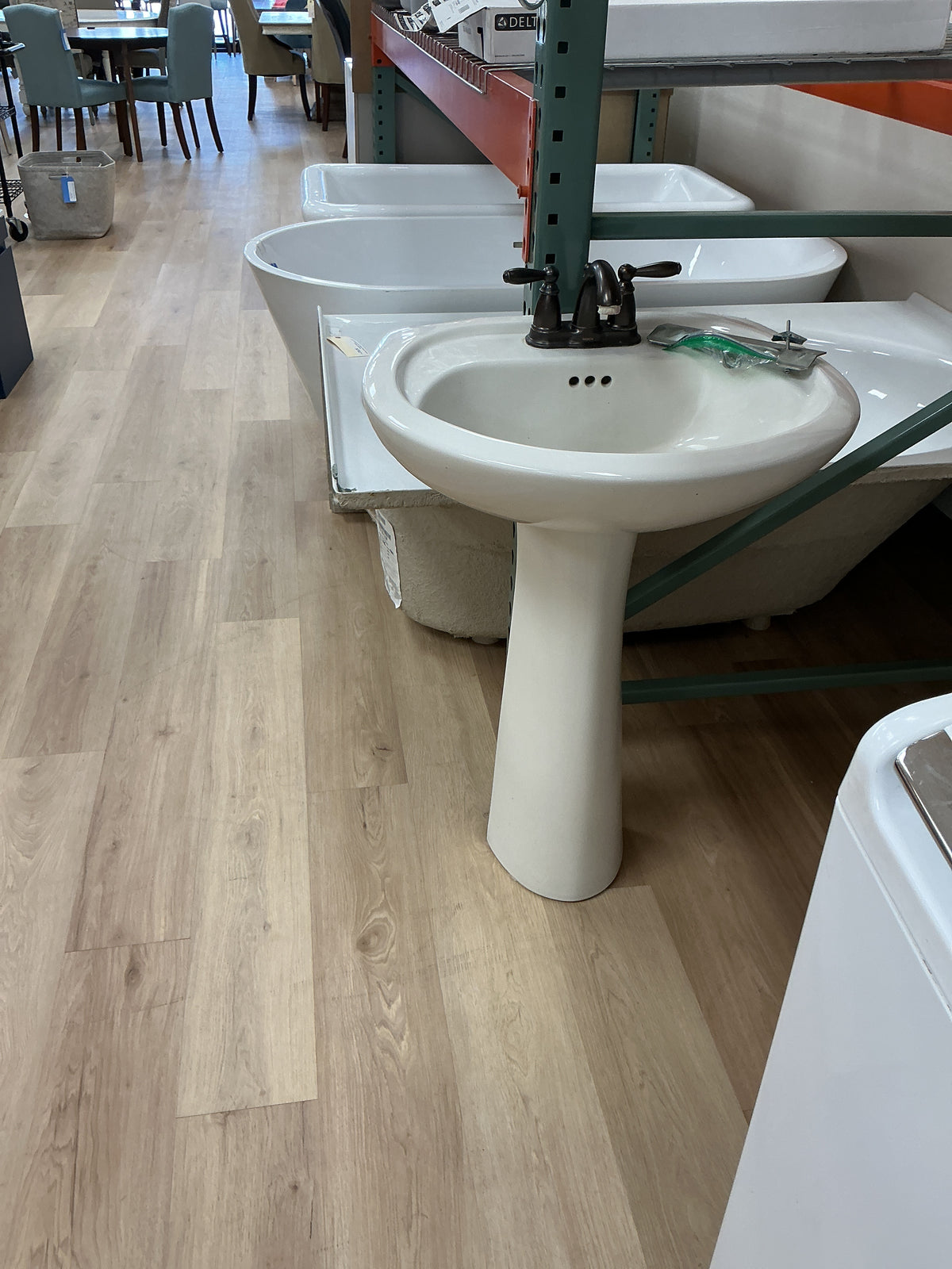 33’ White Pedestal Bathroom Sink
