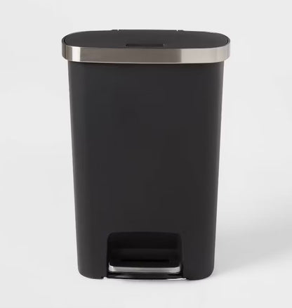 13Gal Plastic Locking Step Trash Can