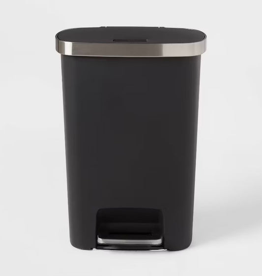 13Gal Plastic Locking Step Trash Can