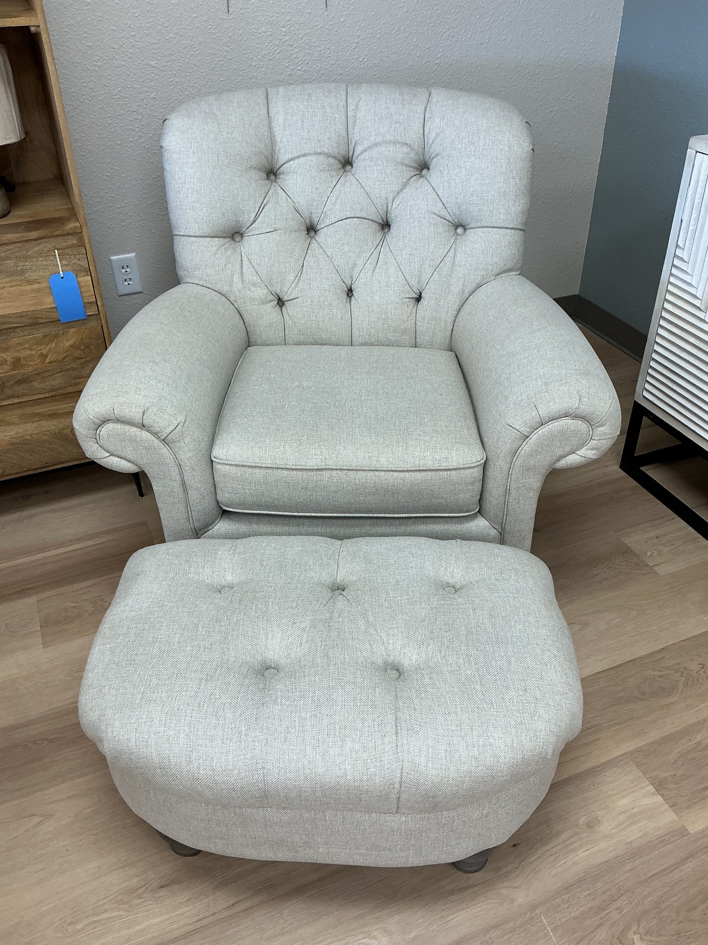 Truscott Tufted Club Chair w/Ottoman
