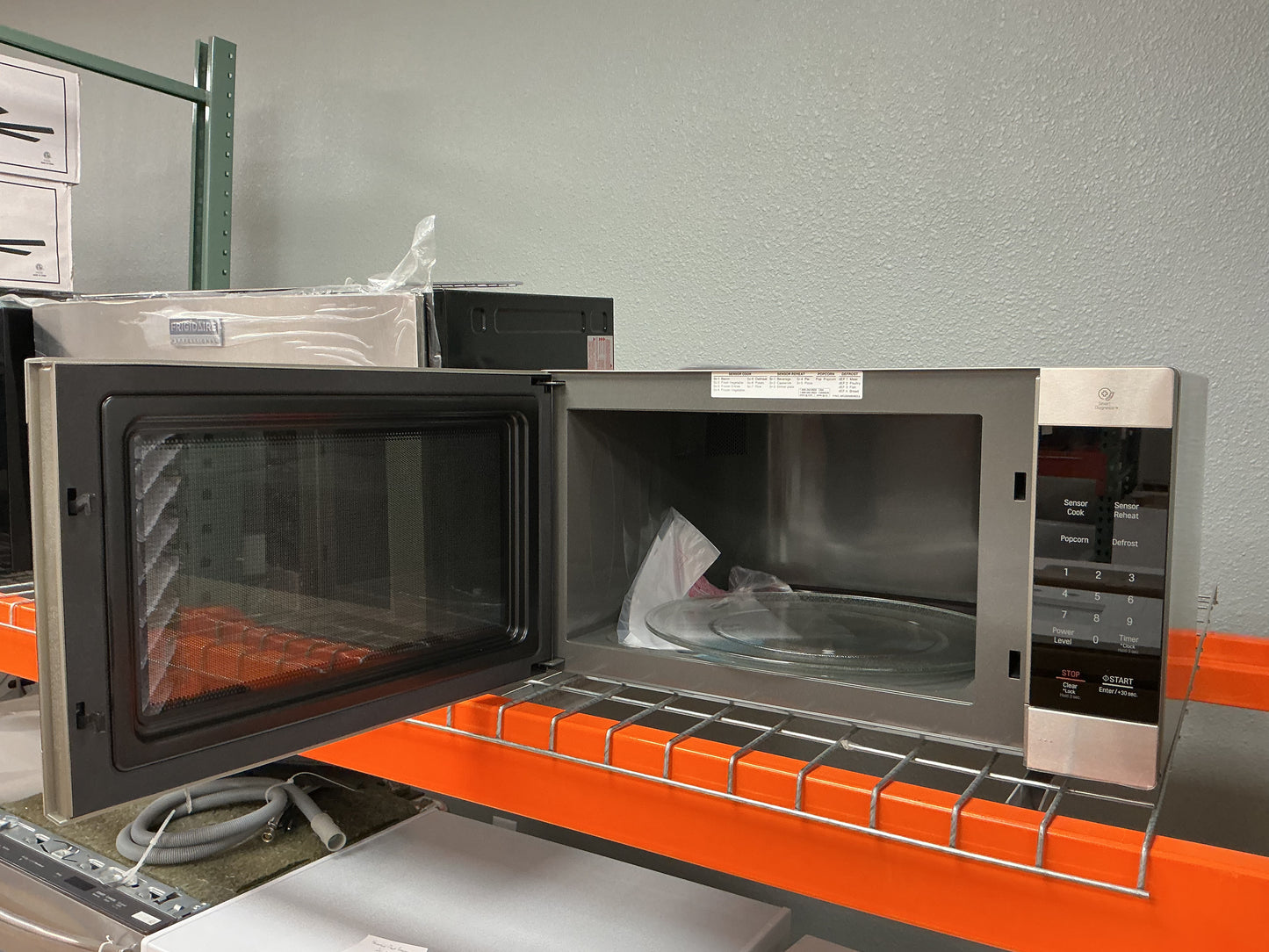 LG 2.0 cu.ft Countertop Microwave