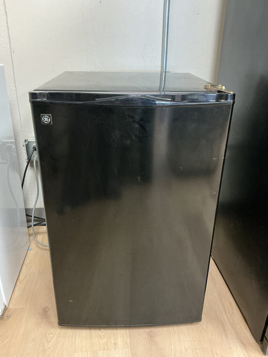 GE Compact 4.3 cu.ft Mini Refrigerator