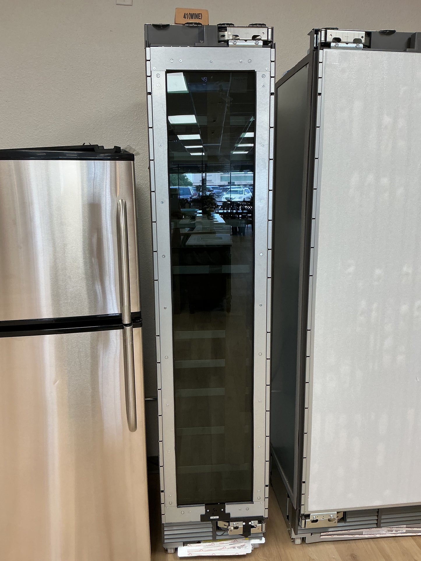18-inch Integrated Column Wine Refrigerator by SKS