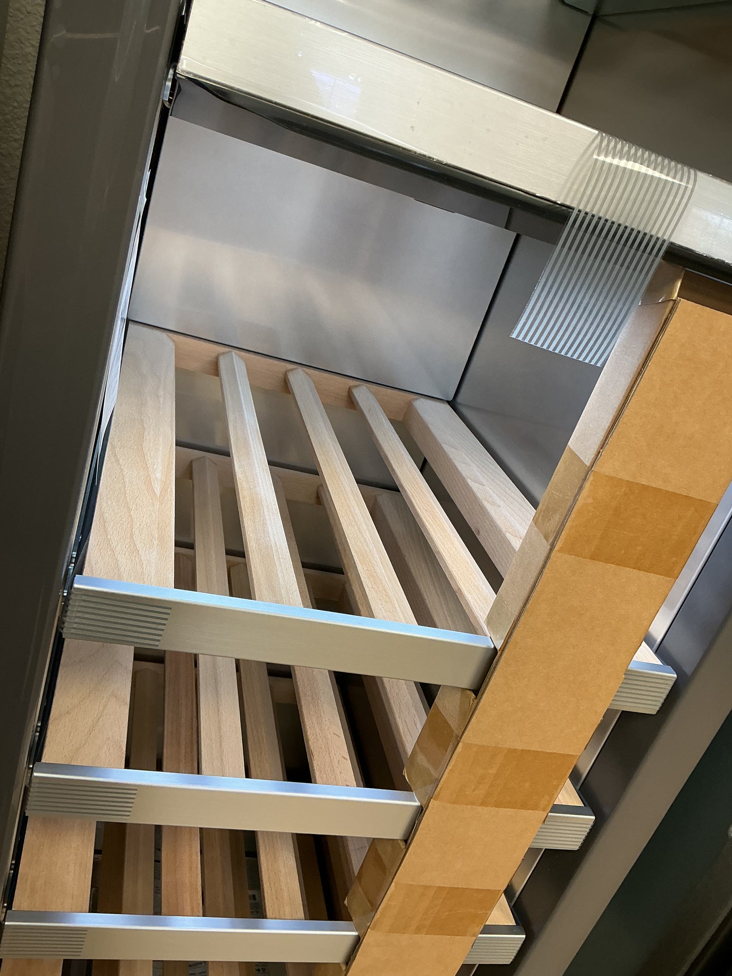 18-inch Integrated Column Wine Refrigerator by SKS