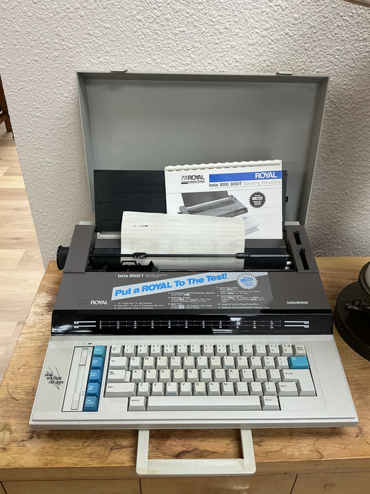 Vintage Royal Beta 8000T Typewriter