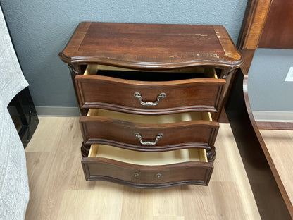 Traditional 3 Drawer Nightstand