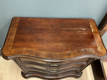 Traditional 3 Drawer Nightstand